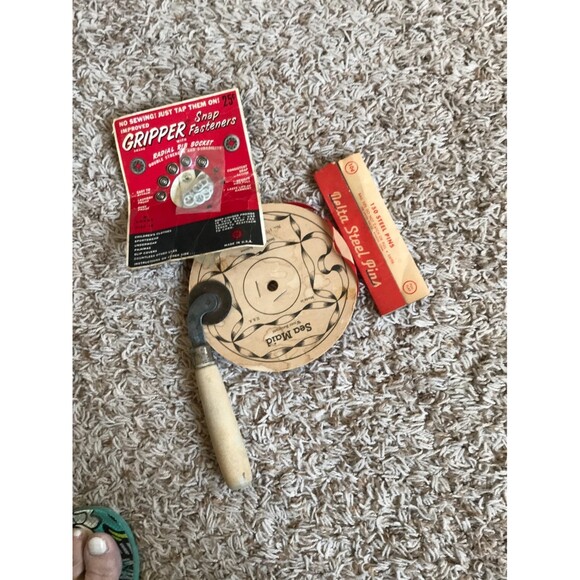 Vintage Craft Box Jean Pockets, Thread, Ribbon, Eggs, Wood Spools, Snaps + More - Picture 6 of 8